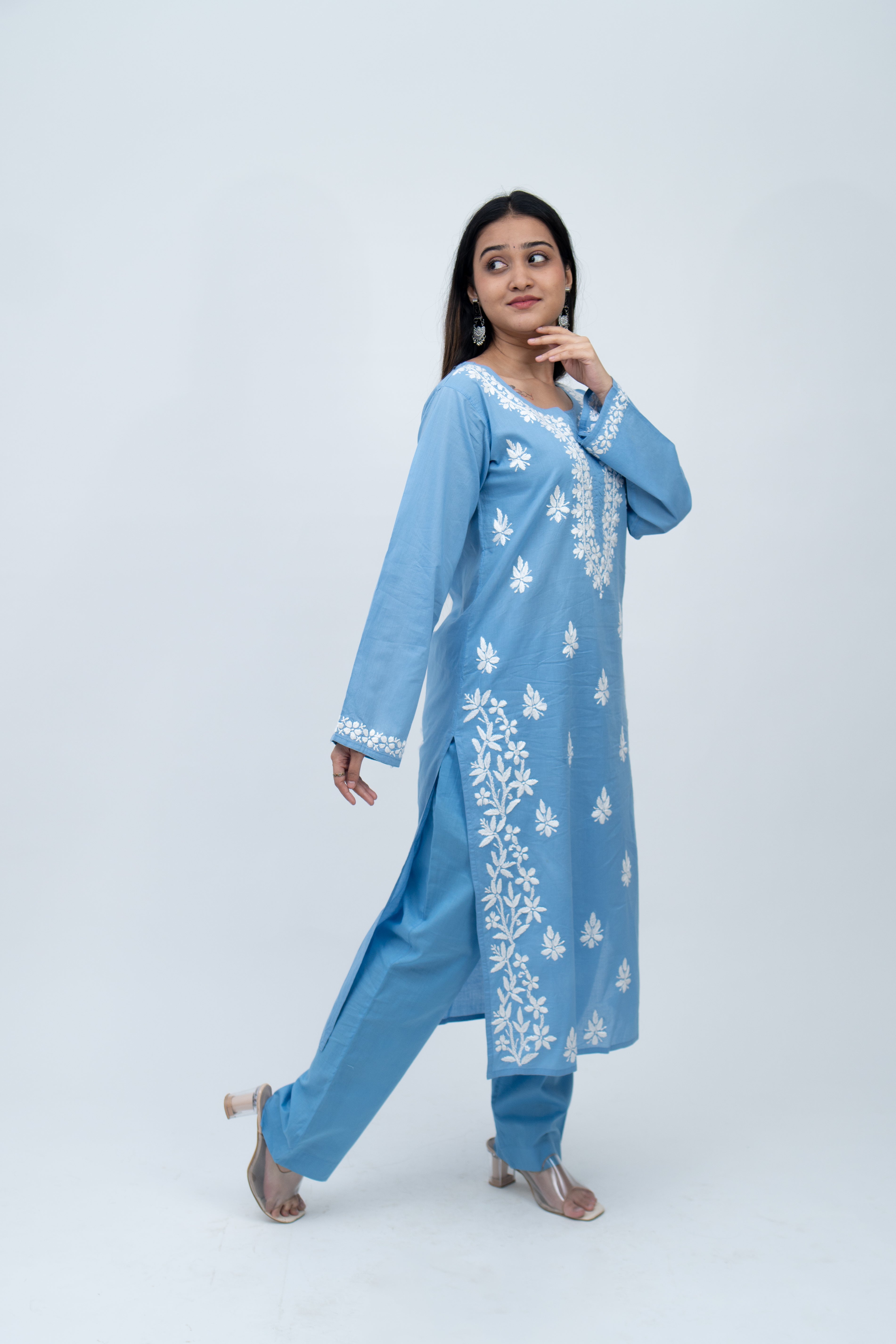 Chikankari Kurti Set- Kurti + Matching pants + Oxidize Earring