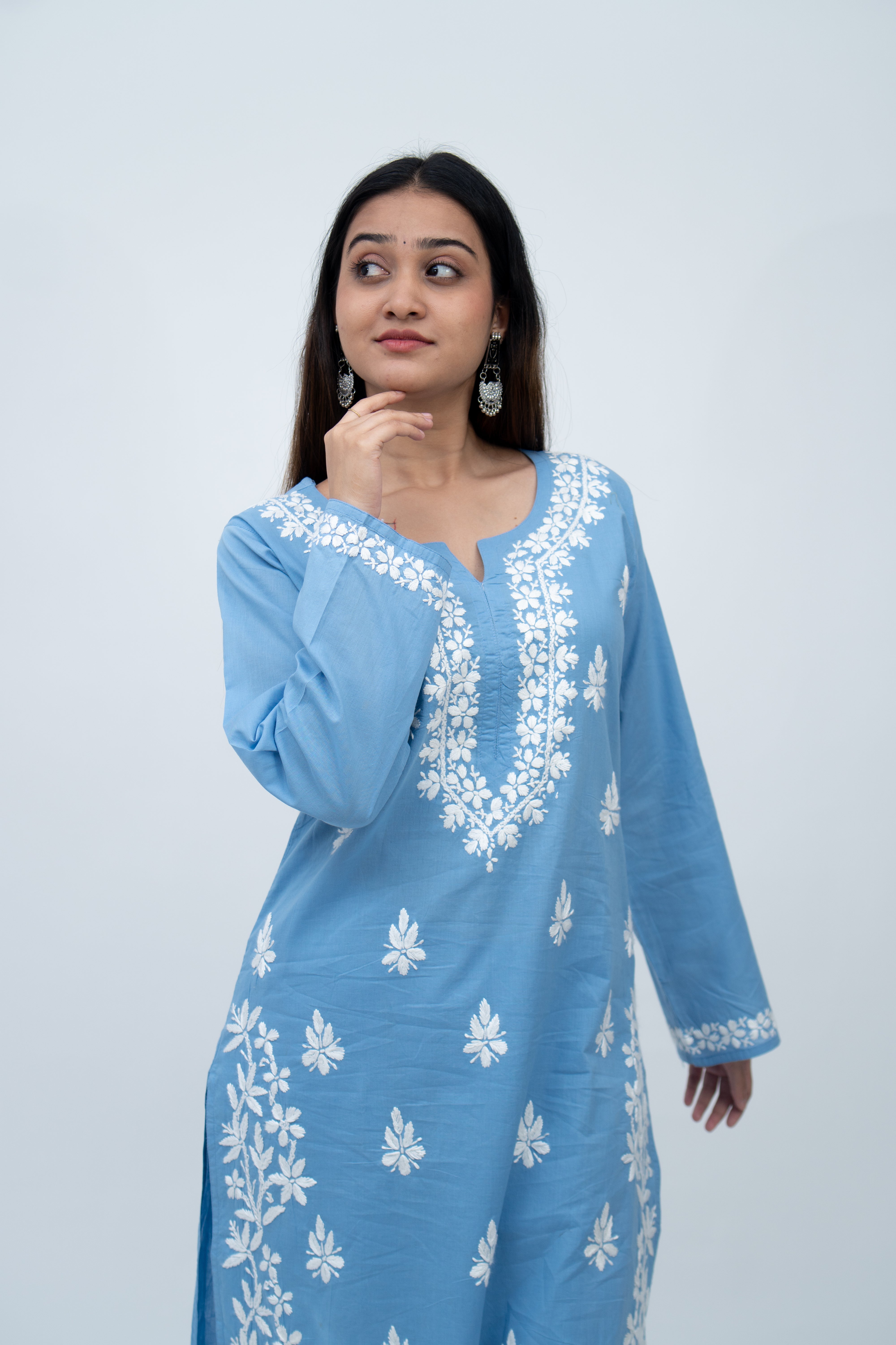 Chikankari Kurti Set- Kurti + Matching pants + Oxidize Earring