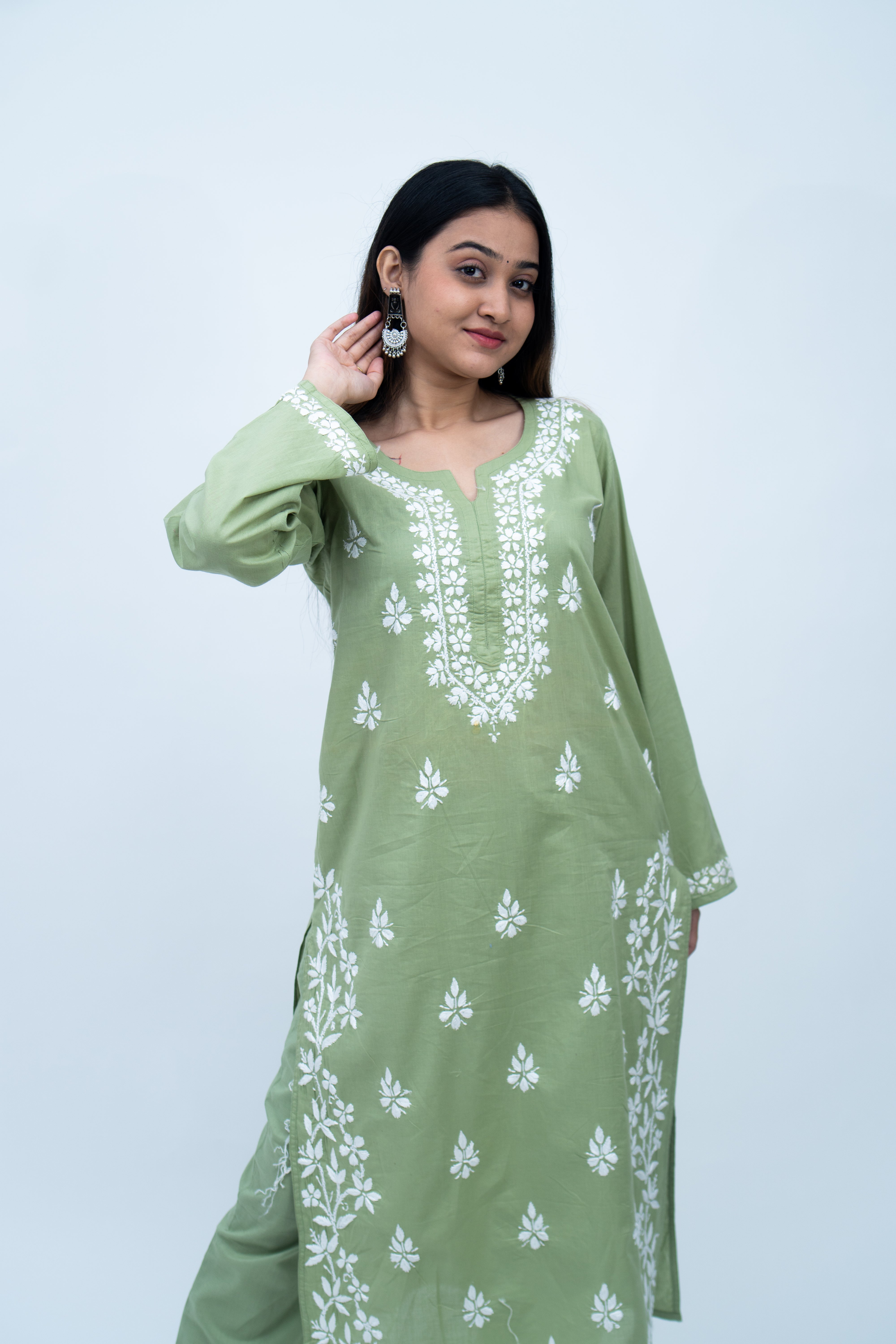 Chikankari Kurti Set- Kurti + Matching pants + Oxidize Earring