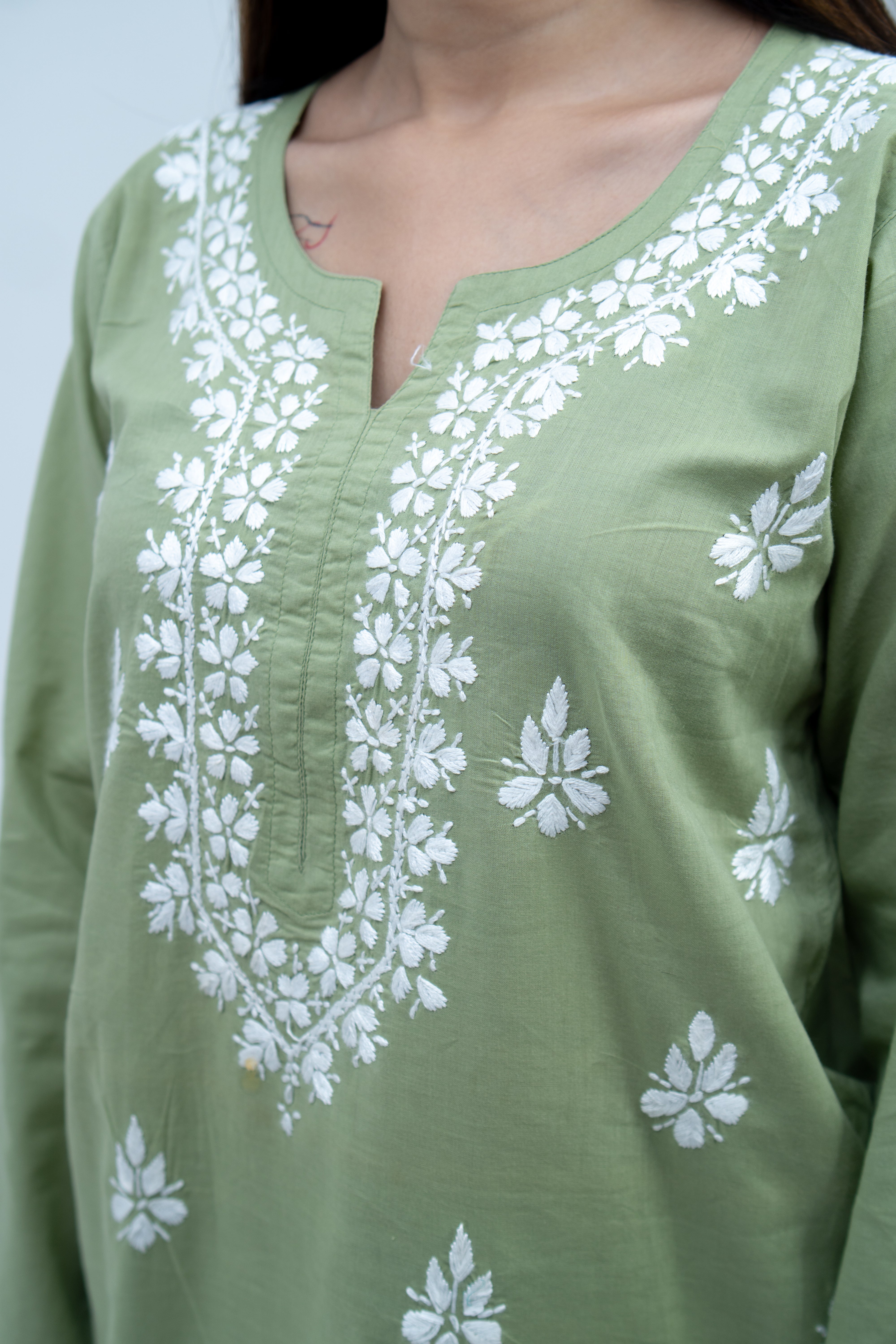 Chikankari Kurti Set- Kurti + Matching pants + Oxidize Earring